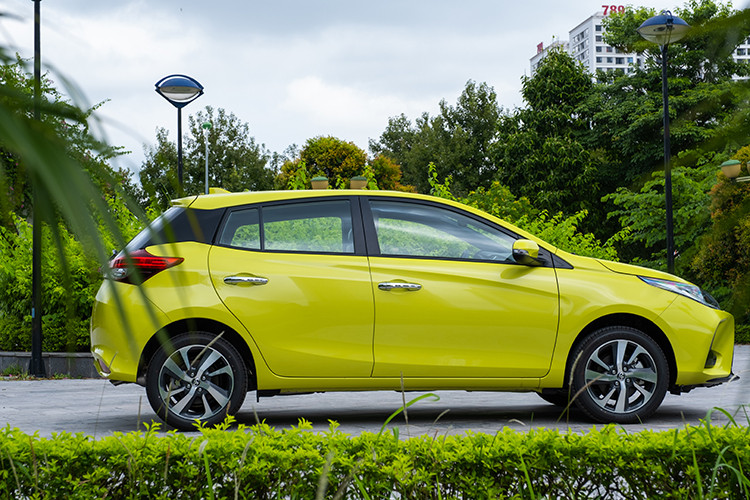 Sự xuất hiện của phiên bản nâng cấp 2021 được kỳ vọng sẽ tiếp tục duy trì sức hút của Yaris trong phân khúc. Toyota Yaris thế hệ mới với kích thước không thay đổi so với đời trước, xe sở hữu thiết kế thể thao năng động với định hướng khách hàng là nhóm gia đình và nữ giới.