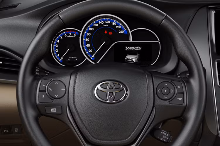 Đặc biệt, ở thế hệ mới này, Yaris 2020 sở hữu tính năng kiểm soát hành trình (Cruise Control) hỗ trợ người lái duy trì tốc độ mong muốn mà không cần tác động chân ga, bên cạnh đó tiết kiệm nhiên liệu tối ưu.