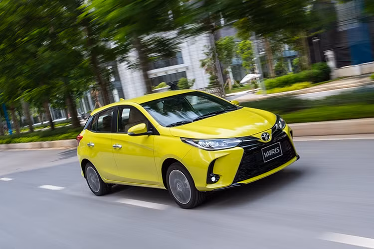 Được biết, Toyota Yaris lần đầu xuất hiện tại thị trường Việt Nam vào năm 2011 và đạt doanh số cộng dồn gần 16.000 xe (tính đến tháng 09/2020). Theo đó với mức doanh số này, Yaris liên tục là mẫu xe dẫn đầu trong phân khúc hatchback hạng B.