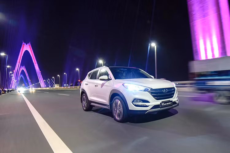 Tất cả các phiên bản đều được trang bị hệ thống Drive Mode với 3 chế độ Eco - Normal - Sport mang đến những trải nghiệm khác nhau cho mỗi khách hàng. Những công nghệ an toàn hàng đầu với 6 túi khí, phanh ABS, hỗ trợ phanh khẩn cấp BA, phanh EBD, kiểm soát lực kéo TCS, chống trượt thân xe VSM, cân bằng điện tử ESC, khởi hành ngang dốc HAC, hỗ trợ xuống dốc DBC, hỗ trợ đỗ xe PAS...