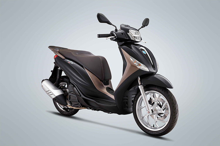 Các phiên bản và giá xe Piaggio Medley 2020 được phân phối tại thị trường Việt Nam như sau: Piaggio Medley 125cc: 75 triệu đồng. (màu: trắng, đen, xanh). Piaggio Medley S 125cc: 79 triệu đồng. (màu: trắng, xám, đen). Piaggio Medley S 150cc: 93,9 triệu đồng.