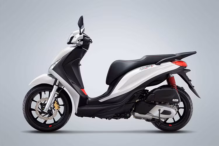 Trung tâm R &amp; D động cơ và xe tay ga châu Âu của Piaggio đã tạo ra các động cơ 125cc và 150cc mới được sử dụng trong Medley cập nhật. Hệ thống van lớn hơn làm tăng lưu lượng khí thải để cải thiện hiệu suất. Piston, kim phun, hộp khí và thân van tiết lưu đều được thiết kế lại. Giống như mô hình trước đó, các động cơ i-get mới vẫn được tích hợp hệ thống start/Stop.