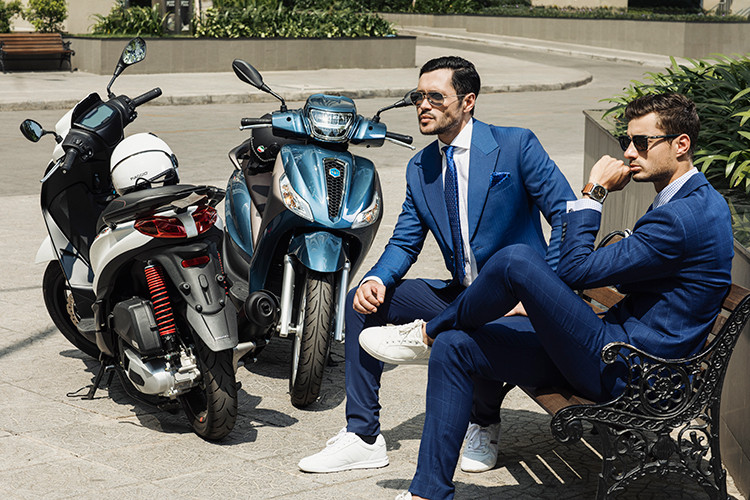 Hệ thống treo trước dạng ống lồng hành trình 33mm với khả năng điều chỉnh tải trước 5 mức khác nhau đi kèm vành bánh trước kích thước 16 inch. Phía sau là lò xo trụ đơn 2 bên đi kèm mâm hợp kim kích thước 14 inch với lốp 120/70. Đĩa phanh trước đường kính 260mm, đĩa sau 240mm đều tích hợp công nghệ ABS.