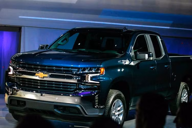 Kể từ bản 2019, các dòng xe bán tải cỡ lớn là Chevy Silverado và GMC Sierra thuộc tập đoàn xe hơi GM cũng sẽ được tách biệt nhiều hơn sau nhiều năm "sống chung" và gần như chỉ giống nhau ở logo thiết kế.