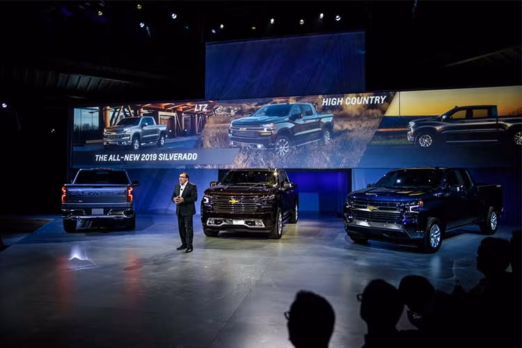 Hầu hết thông tin chi tiết về mẫu xe bán tải Chevrolet Silverado 2019 mới đã được tập đoàn xe hơi đình đám tại Mỹ là Chevrolet/General Motors hé lộ từ trước ngày xe ra mắt tại triên lãm Detroit 2018. Thế hệ thứ 4 của dòng bán tải chủ lực thuộc GM là Silverado không có mục tiêu nào khác hơn ngoài việc lật đổ đối thủ F-150 từ Ford.