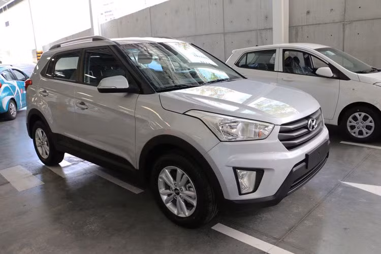 Hãng xe Hàn Quốc, Hyundai vừa chính thức giới thiệu phiên bản nâng cấp của dòng crossover cỡ nhỏ Creta tại xứ sở Samba. Đến nay, những chiếc Hyundai Creta 2017 đầu tiên đã đặt chân tới các đại lý tại Brazil với các nâng cấp mới về mọi mặt.