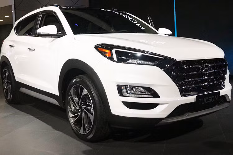 Nhà phân phối Hyundai tại Malaysia (HSDM) đã bắt đầu nhận đơn đặt hàng Hyundai Tucson facelift 2019, trước khi mẫu xe này chính thức ra mắt vào cuối tháng 10. Thế hệ mới của mẫu crossover 2019 lần đầu được công bố tại triển lãm New York Auto Show 2018 diễn ra hồi tháng 3.