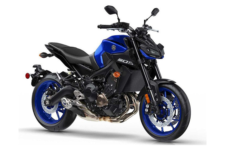 Hãng xe máy đình đám Nhật Bản vừa chính thức ra mắt phiên bản 2020 cho mẫu naked-bike "khét tiếng" Yamaha MT-09 thế hệ mới tại thị trường Malaysia với thay đổi về màu sắc. Theo đó, Yamaha MT-09 2020 sẽ có hai tuỳ chọn màu mới gồm Xanh (Racing Blu) và Trắng (Ice Fluo).