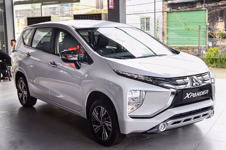 Kết thúc tháng 7, Mitsubishi Xpander gây chú ý khi doanh số giảm sốc khi chỉ bán ra 433 xe, giảm 41% so với tháng trước. Dù vẫn dẫn đầu phân khúc MPV nhưng đây là tháng thứ 2 Xpander bị bật ra khỏi Top 10 xe bán chạy nhất thị trường sau thời gian dài thường xuyên lọt top 3, top 5 của bảng xếp hạng này. Sự sụt giảm này phần lớn do tác động của dịch bệnh khiến ngành kinh doanh xe dịch vụ tạm ngừng.