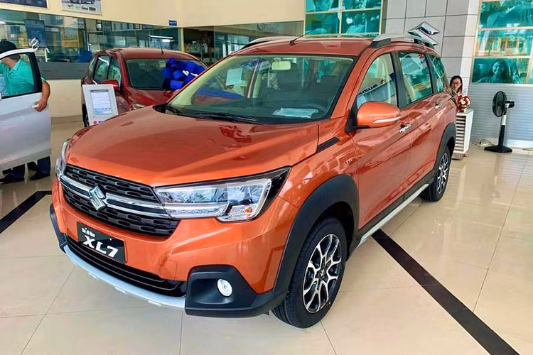 Trong tháng 7, doanh số Suzuki XL7 chỉ đạt 181 xe, giảm 57% so với tháng trước. Trước đó, XL7 từng nhen nhóm cơ hội áp sát Xpander nhưng đã nhanh chóng bị dập tắt, trong đó có nguyên nhân lượng xe về đại lý Suzuki không đều.