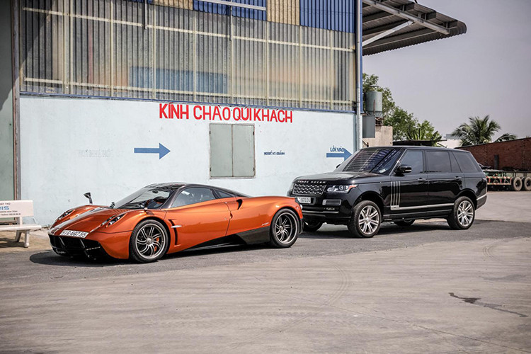 Thông tin này không được chia sẻ trực tiếp bởi đại gia ngành nhựa, nhưng mới đây chiếc xe SUV hạng sang Range Rover Autobiography LWB đời cũ của Minh Nhựa đã bất ngờ xuất hiện tại một đại lý ôtô cũ nổi tiếng ở quận 5, TP HCM để tìm chủ mới.