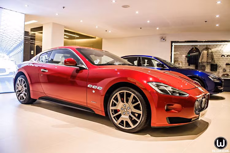 Tại thị trường Việt Nam, mẫu xe GranTurismo mới được Maserati phân phối chính hãng, đặc biệt là sự xuất hiện của phiên bản trong gam màu đỏ đun ấn tượng. Được biết, mức giá niêm yết chính hãng cho mẫu xe này lên đến 9,7 tỷ đồng.