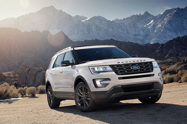 Đứng thứ 3 là mẫu SUV cỡ lớn Ford Explorer, nhưng là thế hệ trước. Đây cũng là mẫu xe nằm trong danh sách “đã mua là ít khi thất vọng” của người tiêu dùng, với thời gian sử dụng trung bình khoảng 9 năm. 