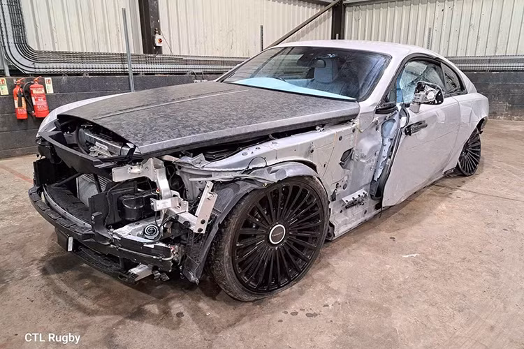 Sau vụ tai nạn, Rashford bán Rolls-Royce Wraith Black Badge tai nạn cho Mat Armstrong, một Youtuber sở hữu hơn 2 triệu lượt theo dõi mua được chiếc xe với giá 185.000 bảng.