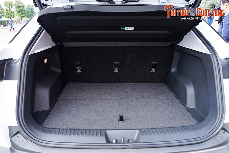 Omoda C5 tại Việt Nam sẽ được trang bị khối động cơ xăng 1.5 tăng áp cho công suất tối đa 154 mã lực và mô-men xoắn cực đại 230 Nm. Kết hợp với nó là hộp số tự động CVT 9 cấp. Thời gian tăng tốc 0-100 km/h trong 9,9 giây và mức tiêu hao nhiên liệu 7,1 lít/100km.