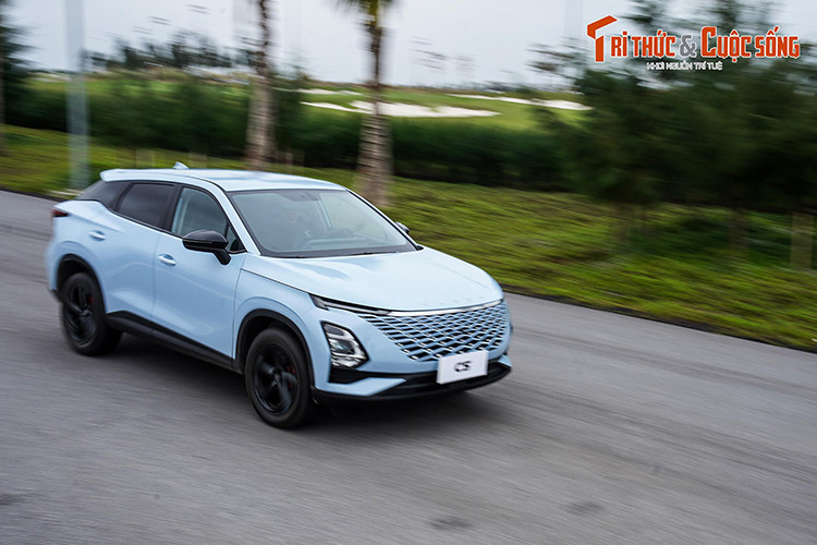 Đáng chú ý, mẫu xe Trung Quốc này sẽ cạnh tranh với các đối thủ trong phân khúc bằng gói trang bị ADAS như ga tự động thích ứng, cảnh báo va chạm phía trước, phanh khẩn cấp tự động, cảnh báo chệch làn đường, hỗ trợ giữ làn đường và đèn pha thích ứng.