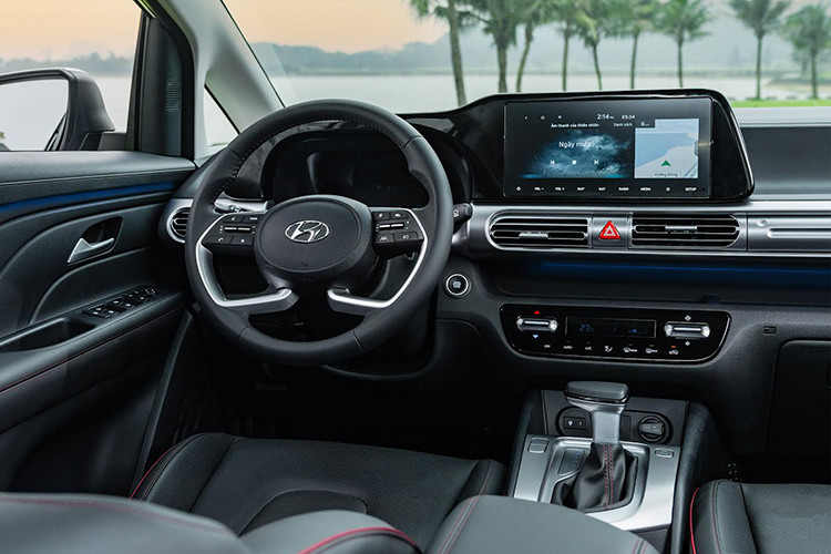 Hyundai Stargazer X được phân phối tại Việt Nam trang bị động cơ xăng hút khí tự nhiên, cỗ máy Smartstream G 1.5L mới, công suất 115 mã lực tại 6.300 vòng/phút, mô-men xoắn cực đại 144 Nm tại 4.500 vòng/phút. Khối động cơ này được trang bị kim phun kép, tích hợp hệ thống quản lí nhiệt thông minh, công nghệ cam thông minh CVVT cùng bơm nhiên liệu áp suất biến thiên.