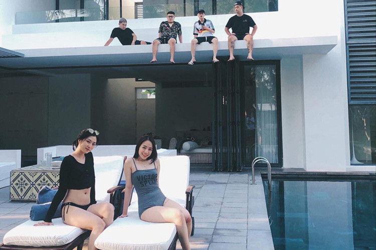Hội bạn rich kid của Minh Anh thường xuyên đi du lịch chung cùng nhau.