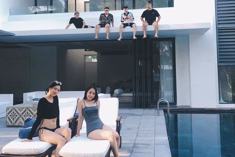 Hội bạn rich kid của Minh Anh thường xuyên đi du lịch chung cùng nhau.
