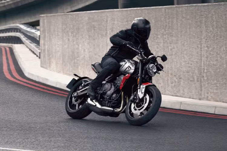 Được bán tại Anh Quốc với mức giá khoảng 7.195 Bảng Anh, khi cập bến Thái Lan, giá xe Triumph Trident 660 có giá bán niêm yết 309.000 Baht, (tương đương 236 triệu đồng).