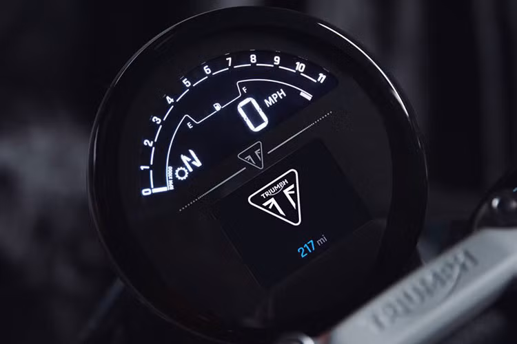 Ngoài ngoại hình đẹp cơ bản khá giống với dòng xe Neo Sport Cafe của Honda thì Triumph Trident hoàn toàn mới còn nổi trội với động cơ 3 xylanh, DOHC dung tích 660 hoàn toàn mới mà Triumph phát triển riêng đặc biệt dành cho mẫu Trident 2021.