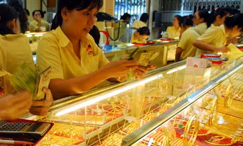 Gia vang hom nay 19/10: Donald Trump im lang, vang van rap rinh dang so