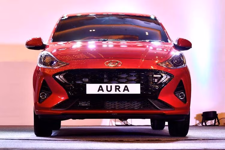 Hiện giá xe Hyundai Aura 2020 tại thị trường Ấn Độ vẫn chưa được công bố. Xe sẽ được tung ra thị trường Ấn Độ vào quý I năm sau đồng thời cạnh tranh với những đối thủ như Honda Amaze và Suzuki Dzire.
