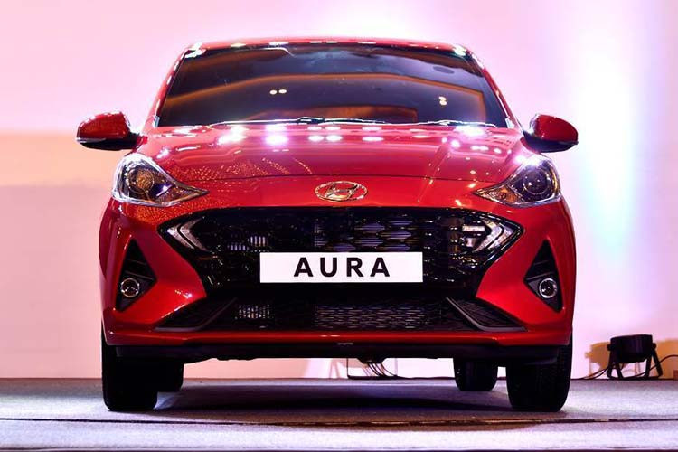 Hiện giá xe Hyundai Aura 2020 tại thị trường Ấn Độ vẫn chưa được công bố. Xe sẽ được tung ra thị trường Ấn Độ vào quý I năm sau đồng thời cạnh tranh với những đối thủ như Honda Amaze và Suzuki Dzire.