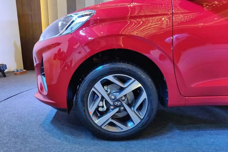 Đáng tiếc là hiện hãng xe ôtô Hyundai chưa công bố hình ảnh nội thất của Aura mới. Tuy nhiên, sẽ không bất ngờ nếu mẫu sedan đô thị này chia sẻ thiết kế và trang bị nội thất với Hyundai Grand i10 2019.