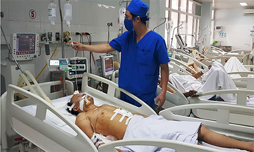 Khoi to 3 nguoi no sung, chan xe cuu thuong-Hinh-2