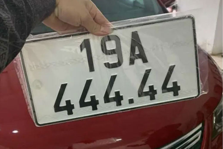 VinFast Fadil cu trung bien 