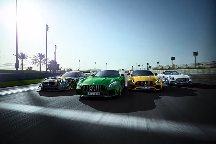 Với 2.083.888 xe bán ra trên toàn cầu trong năm 2016, hãng xe Mercedes-Benz đã chính thức trở lại với ngôi vị “Thương hiệu xe sang số 1 thế giới”. Bên cạnh đó trong năm vừa qua Mercedes cũng dẫn đầu ở nhiều thị trường quan trọng như Mỹ, Canada, Đức, Ý, Úc, Nhật Bản, Hàn Quốc.