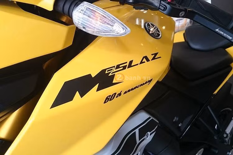 Ngoài việc làm mới dàn áo và tem, mẫu xe này vẫn giữ nguyên những trang bị như trên phiên bản thường từng ra mắt trước đây như; đèn pha công nghệ LED kết hợp màu Vàng chủ đạo, vành đúc thể thao, yên xe đuôi vuốt phong cách môtô PKL...