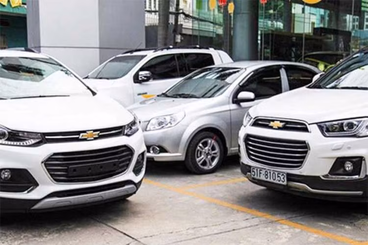 Trong tháng 2/2018, GM Việt Nam đã giảm giá ôtô Chevrolet. Mặc dù giá bán niêm yết một số mẫu xe không thay đổi nhiều so với tháng 1/2018 vừa qua, tuy nhiên thay vào đó, hãng xe này lại đưa ra các gói tặng tiền mặt trừ trực tiếp vào giá xe khi đến tay khách hàng.