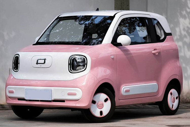 Về vận hành, Bestune Pony sử dụng động cơ điện cho công suất 20 kW và mô-men xoắn 85 Nm, mang lại tốc độ tối đa 100 km/h - tương đương Wuling Mini EV.