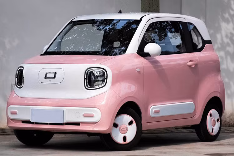 Về vận hành, Bestune Pony sử dụng động cơ điện cho công suất 20 kW và mô-men xoắn 85 Nm, mang lại tốc độ tối đa 100 km/h - tương đương Wuling Mini EV.