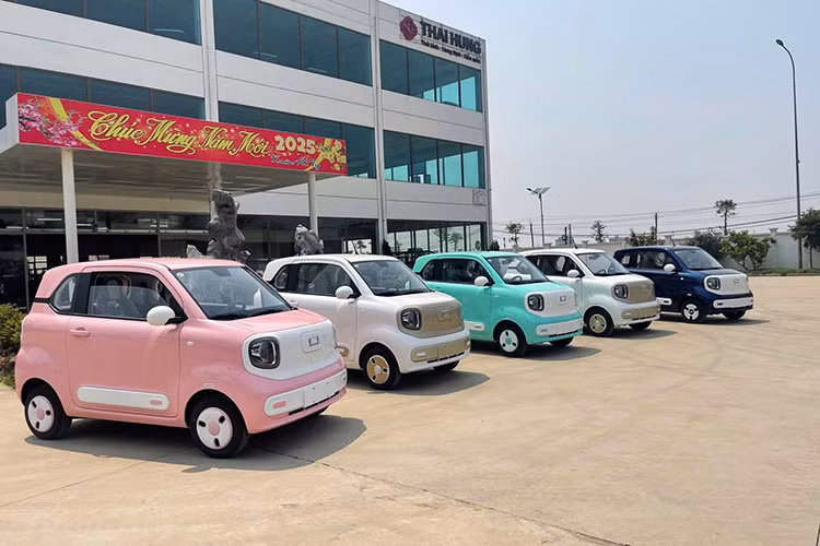 Gần đây, cộng đồng mạng xôn xao trước thông tin thị trường ôtô điện Việt Nam sắp chào đón một mẫu xe điện mini mới. Công ty Cổ phần Thái Bình Hưng Thịnh (Thái Hưng Corp) đã đăng tải hình ảnh dàn xe FAW Bestune Pony chạy điện xuất hiện tại nhà máy của công ty ở Thái Bình.