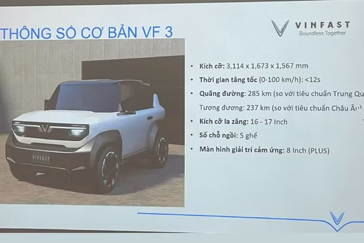 Mặc dù có kích thước nhỏ, VinFast VF3 vẫn sở hữu không gian nội thất 5 chỗ ngồi. Khoang cabin của VF3 gây ấn tượng với đồng hồ điện tử, vô-lăng vát đáy hiện đại tích hợp nút cảm ứng. Xe không có màn hình giải trí và bệ tỳ tay trung tâm. Nhiều khả năng phiên bản sản xuất của VF3 sẽ được trang bị phanh tay điện tử và cần số dạng nút bấm.