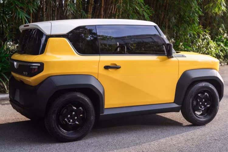 Theo đó, dự kiến mức giá xe VinFast VF3 chưa bao gồm pin của phiên bản tiêu chuẩn là 300 triệu đồng, phiên bản Plus có mức giá từ 300 triệu đồng. Để sở hữu hệ thống pin, người tiêu dùng sẽ phải chi thêm 50 triệu đồng đối với cả hai phiên bản.