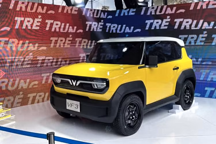 Tại Việt Nam, mẫu xe Mini điện VinFast VF3 sẽ cạnh tranh trực tiếp với Wuling Mini EV. Wuling Mini EV hiện có giá khoảng 300 triệu đồng, phạm vi di chuyển từ 120 - 170 km sau mỗi lần sạc đầy.