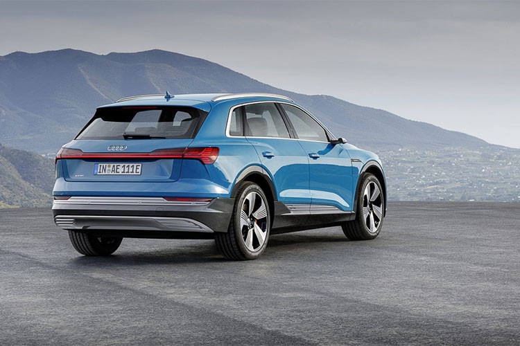 Bên dưới vẻ ngoài này là "một công trình" nghiên cứu của Audi. Chiếc xe sở hữu cặp mô tơ điện mạnh mẽ kết hợp cùng bộ pin 95 kWh. Audi hiện chưa công bố hiệu suất của nó, nhưng có khả năng nó sẽ đạt trên 355 mã lực. Audi cho biết chiếc xe này có thể tăng tốc từ 0-100 km/h chỉ trong 5,6 giây với vận tốc tối đa xe đạt được là khoảng 200 km/h.