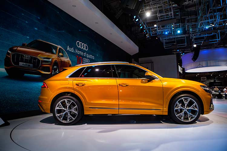 Mẫu xe sang Audi Q8 mới về Việt Nam sau khoảng gần 5 tháng so với toàn cầu. Xe xuất hiện tại triển lãm VMS 2018 theo dạng tạm nhập tái xuất, phục vụ mục đích trưng bày. Hiện hãng chưa công bố thời gian phân phối và giá bán.