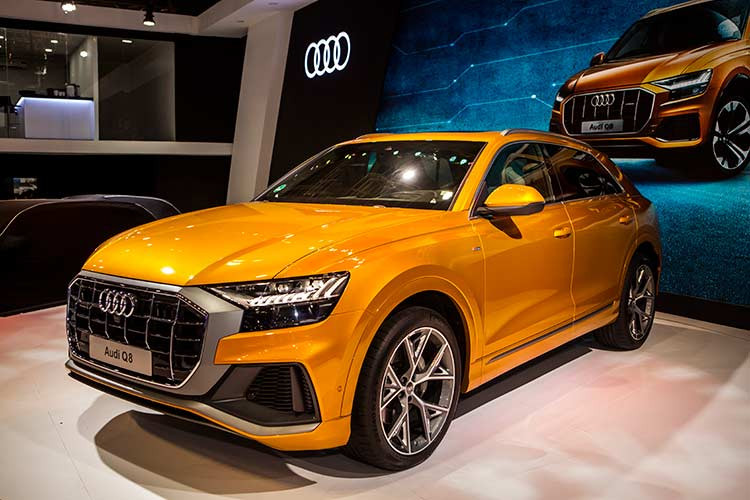 Tại thị trường Việt Nam, hiện hãng xe sang Audi chưa công bố thời gian phân phối và giá bán Audi Q8 mới, tuy nhiên dự tính nó có giá khoảng 4,5 tỷ đồng. Mẫu xe này dự tính được giao cho khách hàng vào tháng 7/2019.