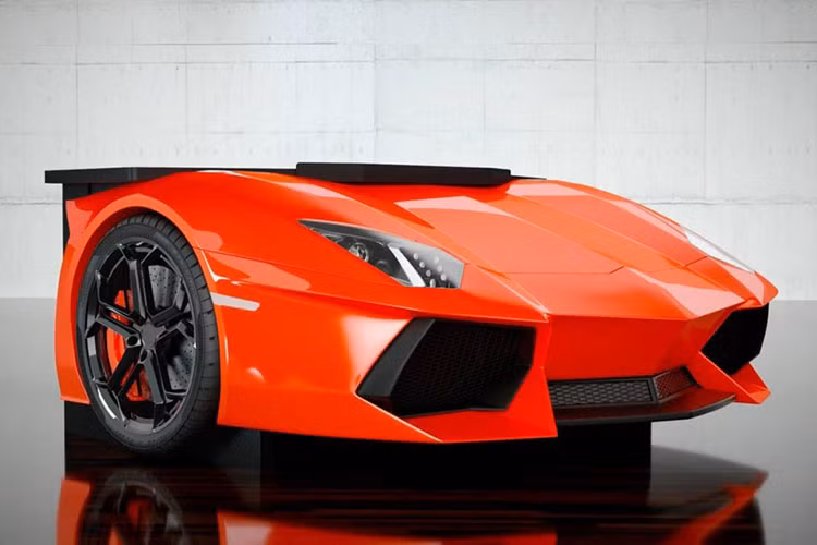 Công ty này chuyên sản xuất đồ gia dụng đắt tiền mang kiểu dáng siêu xe. Và cũng như siêu xe của Italy, chiếc bàn làm việc độc đáo của Design Epicentrum không hề rẻ, thậm chí còn đắt ngang một chiếc sedan mới.