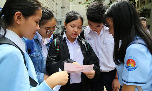 Thí sinh thi tuyển sinh vào lớp 10 năm 2018 ở TP.HCM - Ảnh: NHƯ HÙNG