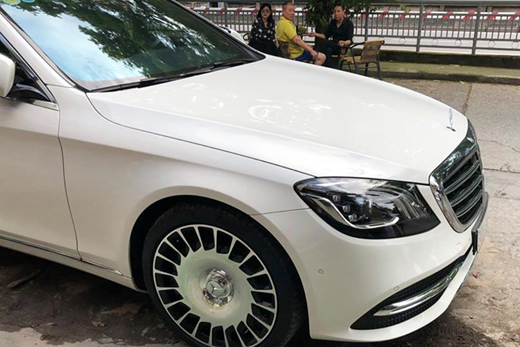 Xe sang Mercedes-Benz S450L là sản phẩm thay thế cho S 400L trước đây, xe được trang bị khối động cơ V6 tăng áp kép kết hợp với hộp số tự động 9 cấp 9G-TRONIC cho công suất tối đa 367 mã lực và mô-men xoắn 500 Nm từ 1.600 vòng/phút, nhờ đó chiếc sedan có khả năng tăng tốc từ 0 đến 100 km/h trong vòng 5,4 giây.