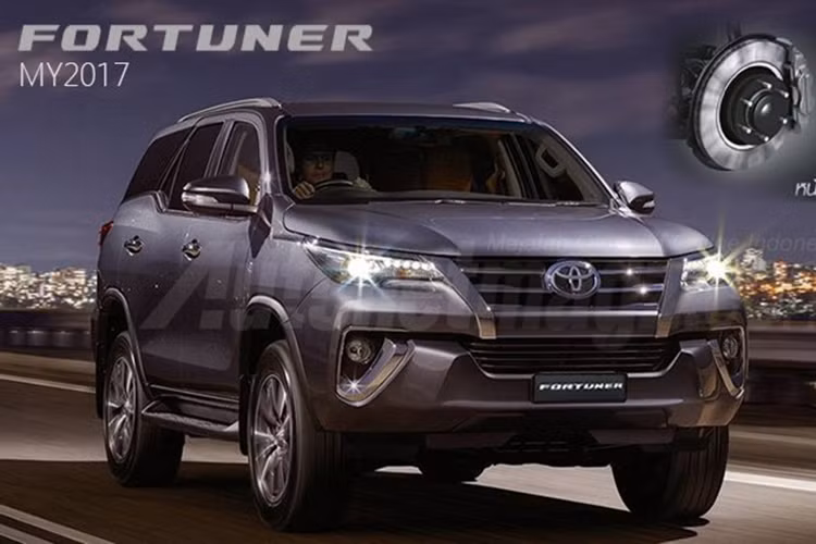 Mặc dù mẫu SUV cỡ trung Toyota Fortuner 2017 cũng chỉ mới được ra mắt vào năm 2015, tuy nhiên để duy trì sức cạnh tranh của mẫu xe này so với các đối thủ cùng phân khúc hãng xe Toyota đã tung ra một số nâng cấp về trang bị cho dòng SUV bán chạy của mình tại thị trường Thái Lan.