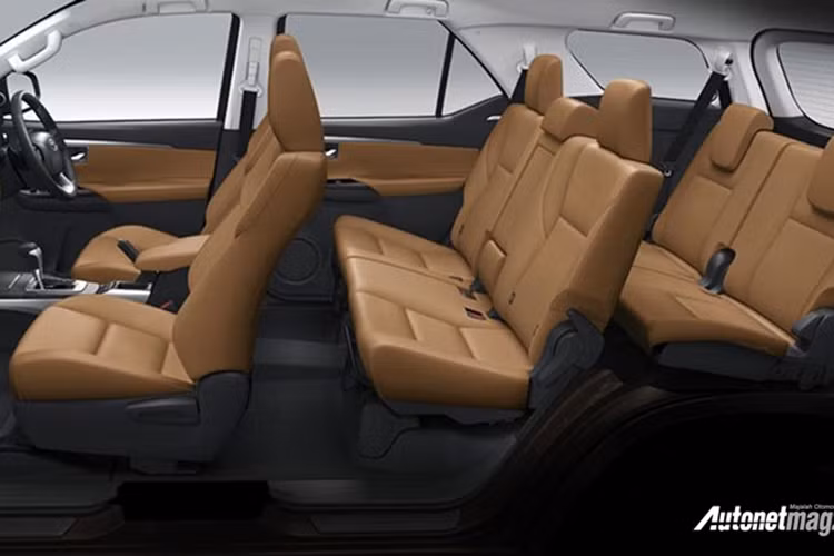 Về mặt an toàn, tất cả các phiên bản đều hỗ trợ hệ thống chống bó cứng phanh ABS/EDB/B, phân phối lực phanh điện tử, cảm biến đỗ xe ở phía sau, khung xe GOA chịu lực và dây đai an toàn 3 điểm cho cả 7 vị trí trong cabin cùng 2 túi khí trước, 2 túi khí bên phía trước, 2 túi khí rèm và 1 túi khí đầu gối người lái...