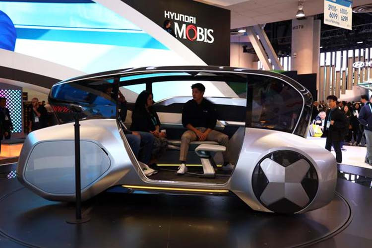 Hyundai Mobis tin rằng tài xế tương lai sẽ muốn có một hệ thống AI cá nhân hóa hơn mà họ có thể gắn kết tình cảm, chứ không chỉ là đơn thuần có một AI tồn tại trong xe tự lái. “Trong quá khứ, độ đáng tin cậy và dễ chịu là những giá trị quan trọng của một chiếc xe. Bởi hầu hết xe được bán ngày nay đều đáng tin cậy và dễ chịu, để cạnh tranh hơn thì chúng cần phải tiến hóa trở thành một cỗ máy có thể hiểu và cảm thông với con người bên trong,” Mobis nói.