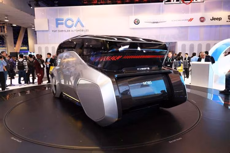 Nói một cách khác, nếu một hành khách muốn giành quyền kiểm soát, một trong những chiếc ghế sẽ tách ra và di chuyển tới mặt táp lô, từ đó một vô lăng sẽ bật ra. Bố cục ghế ngồi cũng có thể được thay đổi cho những buổi họp làm ăn hoặc cho phép hành khách xem phim hoặc truyền hình... Hành khách sẽ có thể điều khiển thông qua động tác (tiếp xúc không gian ảo), và chiếc xe sẽ kết nối điện thoại thông minh của mọi người ngay khi họ bước vào trong.